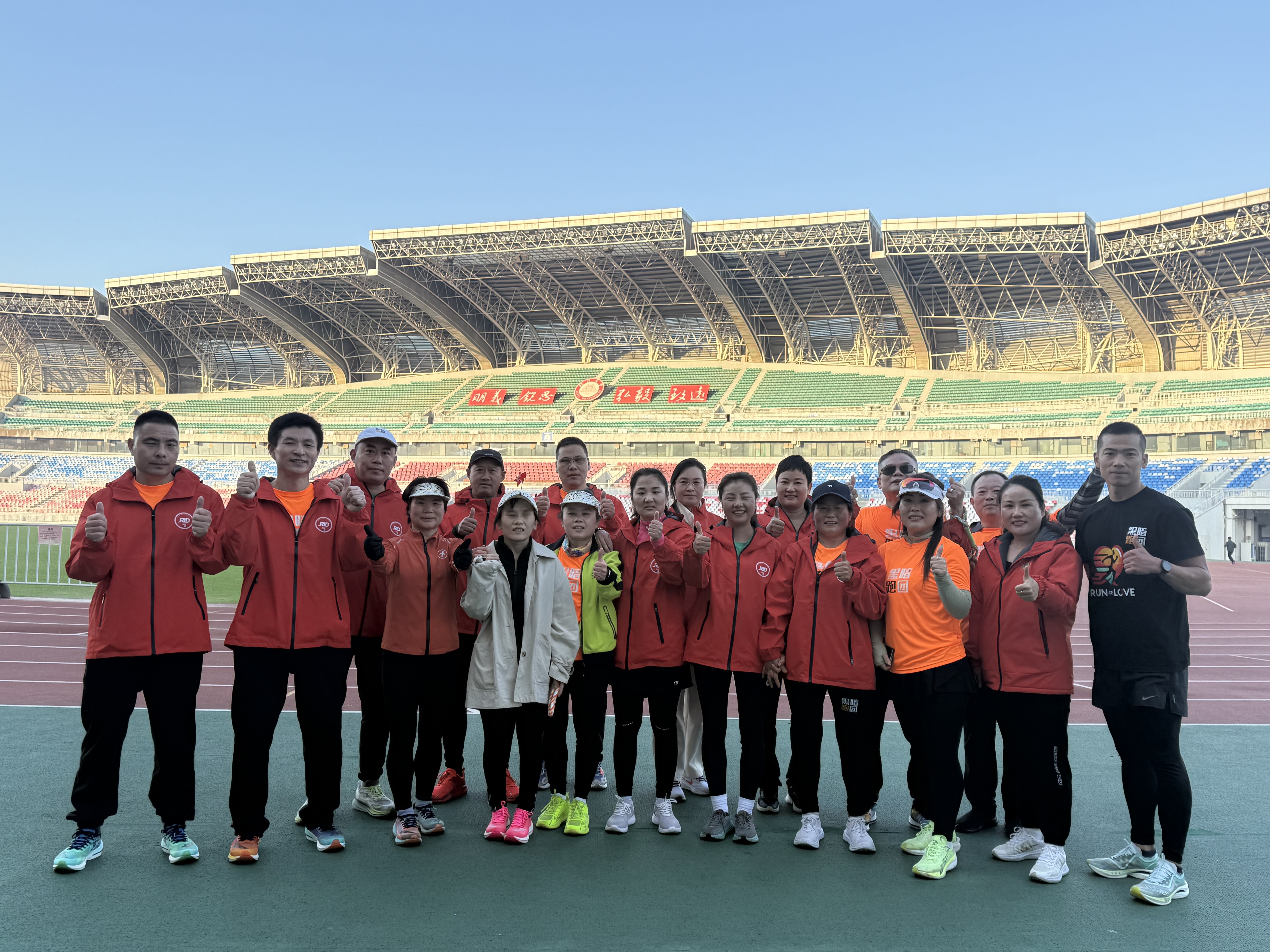 LY28黑暗跑团临沂马拉松比赛活动